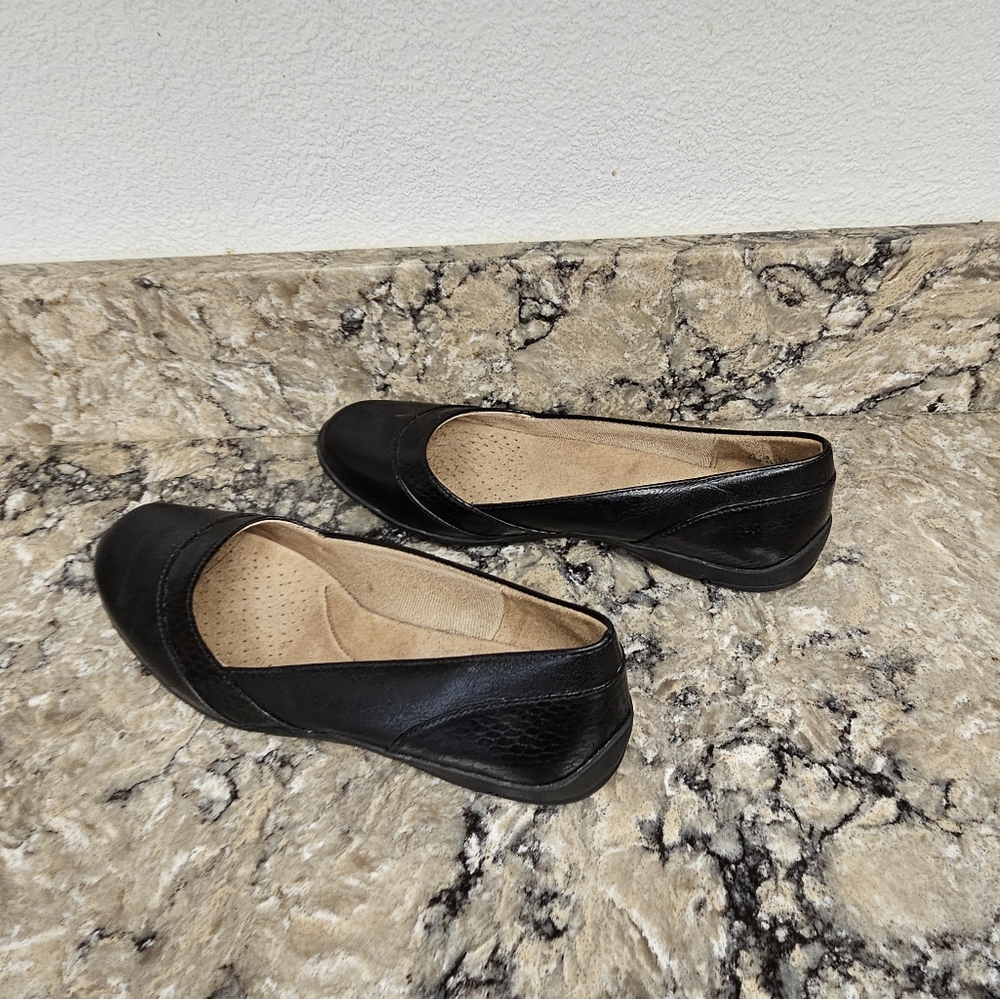 Shoes - Picture 2 of 5